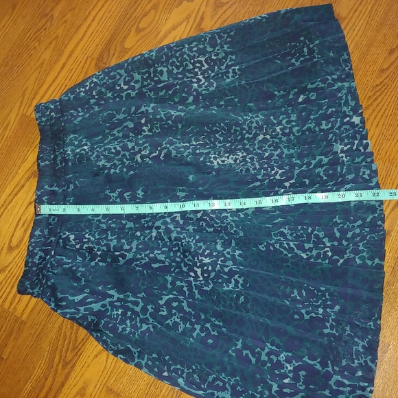 Pleated Animal Print Banana Republic Skirt - Picture 7 of 7